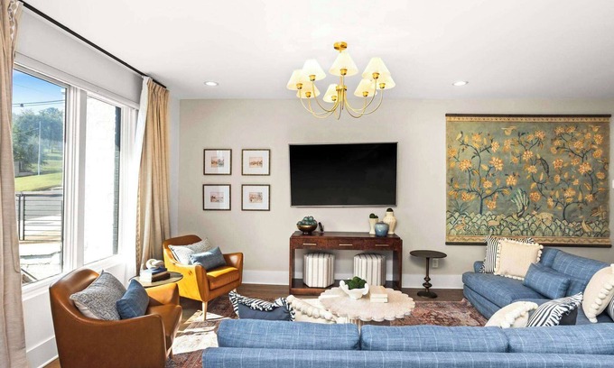 Eighth Avenue House | 8th Ave South Gem Spacious Home for Groups of 12