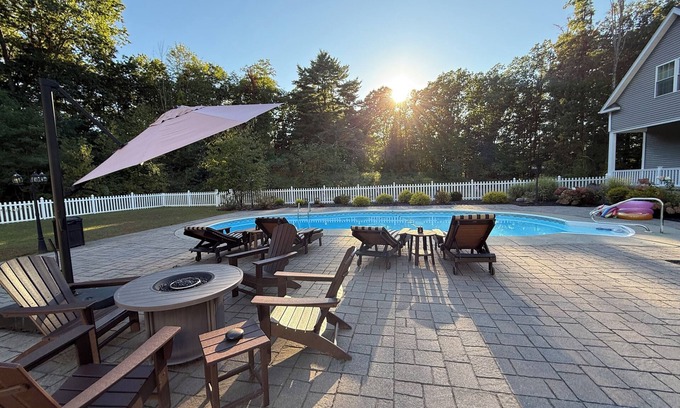 Saratoga Springs House | 9 Bedroom🏡Heated Pool🏊HotTub🛁10 Acres🌳BBQ🍗By Ski⛷️Track🏇Town🌇SPAC🎶Lake🏖️Golf⛳️