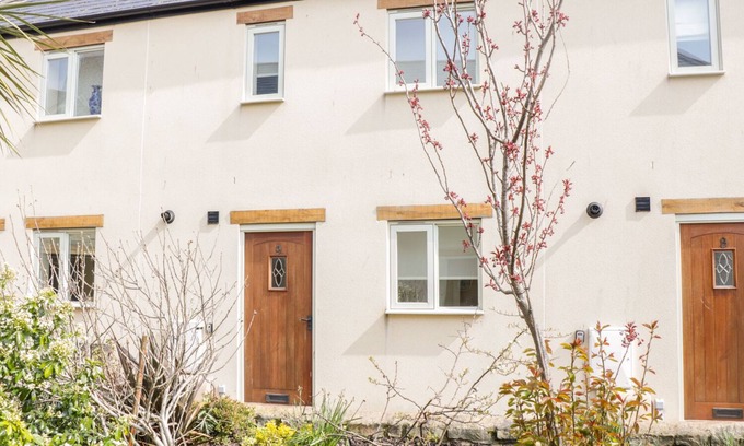 Watchet Cottage | 9 MALTHOUSE COURT, pet friendly, character holiday cottage in Watchet