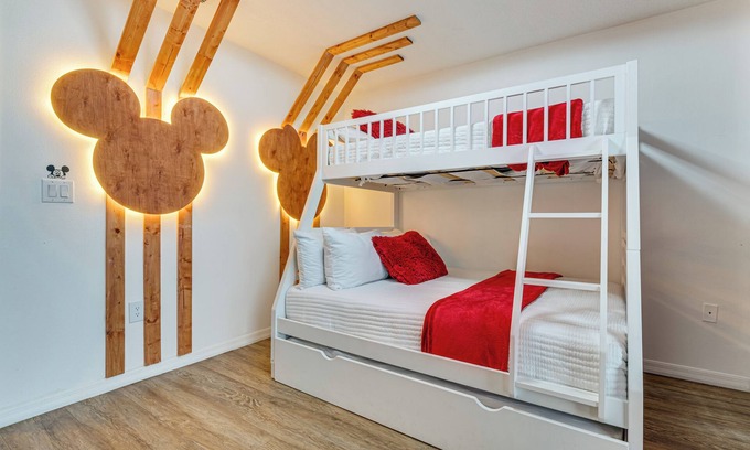 Briargrove House | 9 Mi to Disney: Themed Rooms & Private Pool!