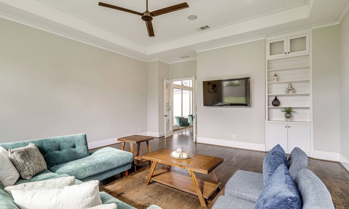 Northside House | 9 Mi to Downtown Houston: Spacious Group Getaway