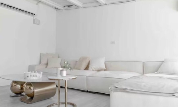 Zhongshan Apartment | 9 min to MRT Zhongxiao Fuxing Station/ 3 bedroom/ kitchenet/ terrace