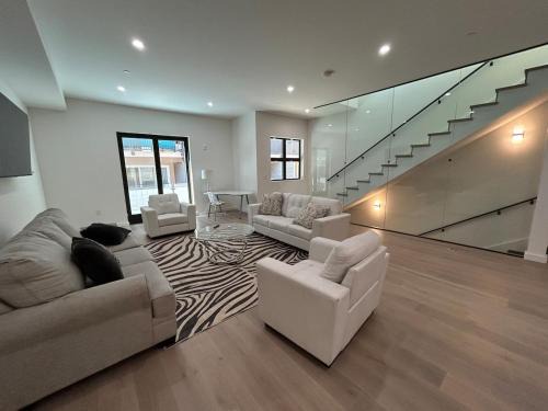 Redwood City Apartment | 906 Brand new townhome sleeps 10