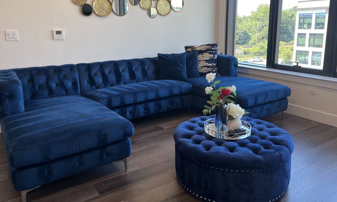 Union Apartment | A 2 BDR Resort like Apt Near EWR Airport