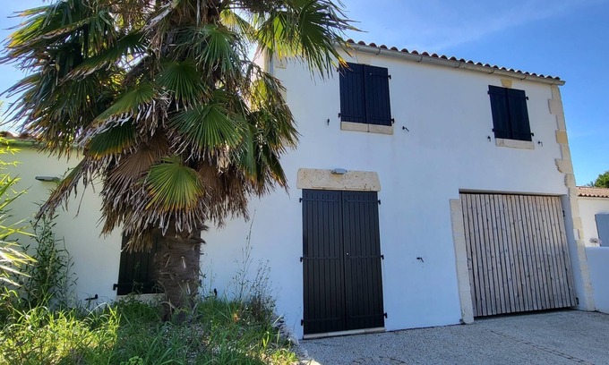 Dolus-d'Oleron Villa | A 4.6 km de Boyardville et 7.3 km de Saint Pierre, Villa Entièrement Rénovée