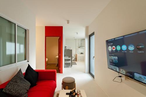 Ratchadaphisek Apartment | A 4BR apartment for 10 pax on 4F