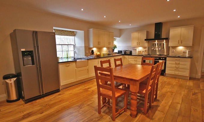 Rock Cottage | A 6 bedroom property set within 2 acres of mature gardens.