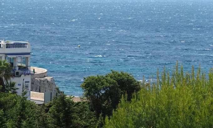 Endoume House | A balcony over the sea. A room in town