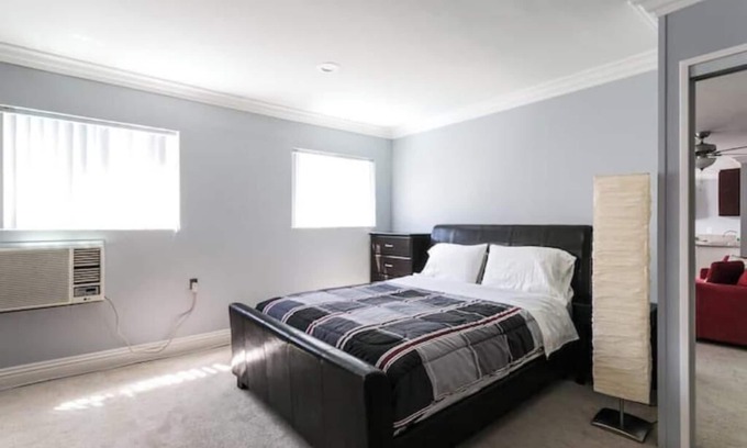 Sherman Oaks Apartment | A Beautiful Apartment with a pool.