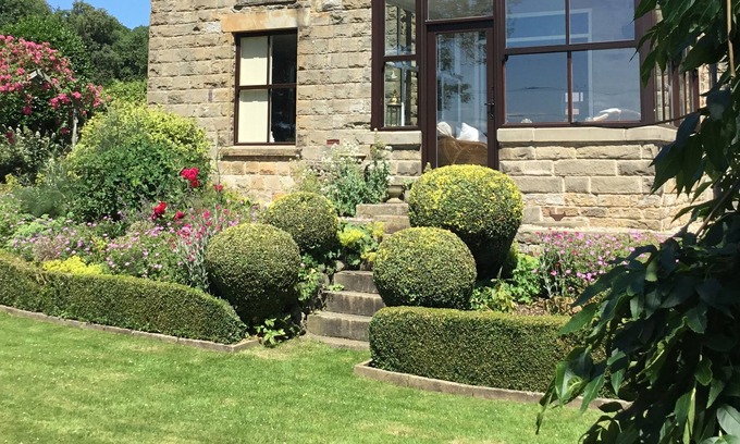 Ault Hucknall Cottage | A beautiful centuries old house, set in the rolling Derbyshire countryside south of the historic mar