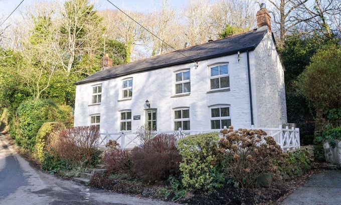 Mithian Cottage | A beautiful holiday home effortlessly blending character and modern style.