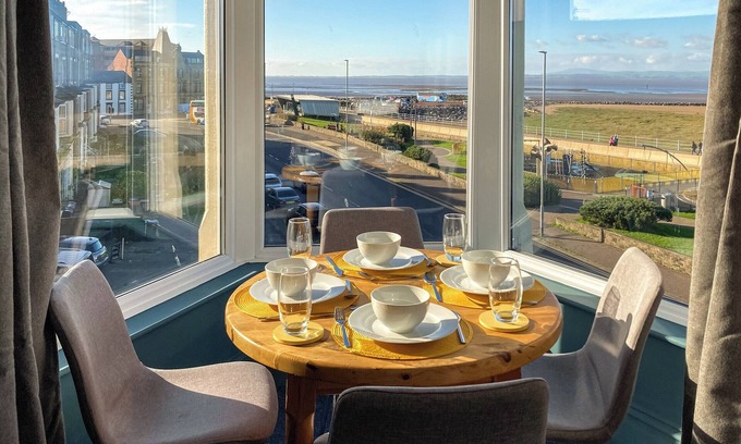 Morecambe Cottage | A beautiful two bedroom apartment with stunning views over Morecambe Bay.