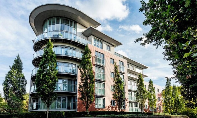 Woking Apartment | A beautifully designed 2 bedroom apartment within a private residential building