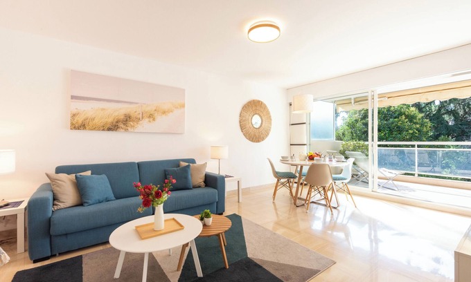 Prado - Republique Apartment | A-Br – Quiet, Infinity Pool & Private Parking