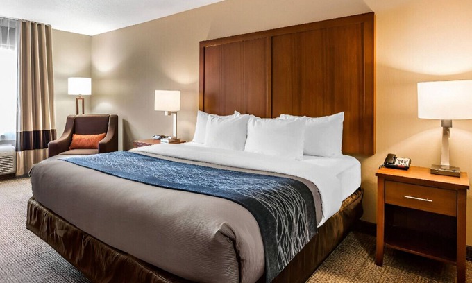 Parkway Village House | A Breathtaking Room w/ Complimentary Breakfast!
