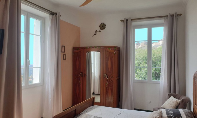Valle-de-Campoloro Bed & Breakfast | A Caserella - Chambre d'hôte avec salle de bain non attenante et vue sur mer