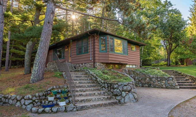 Orr House | A Central Lakehouse for All-Season Adventures