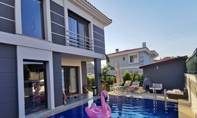 Cesme Villa | A comfortable villa with pool in Cesme VillaAtasoy