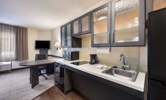 Troy Resort | A Convenient Suite for Your Detroit and Troy Adventures! Kitchen Available!