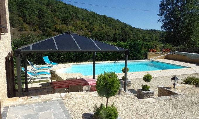 Sarlat-la-Caneda Historic Center Cottage | A corner of paradise for an unforgettable stay: gastronomy, tourism; rest .