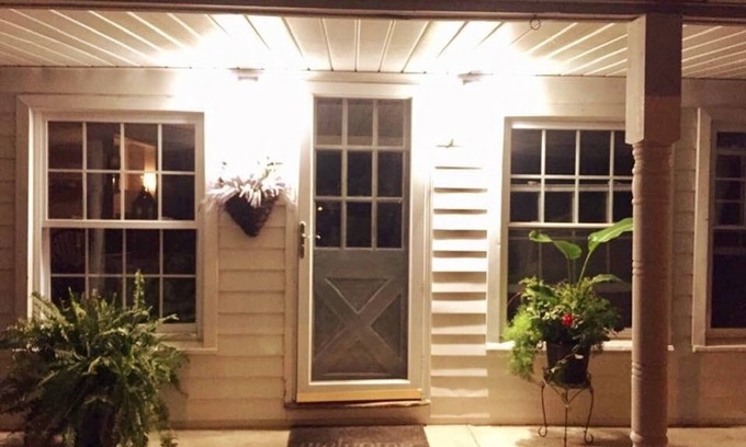 Hancocks Bridge Cottage | A cottage on the shore of the Delaware River