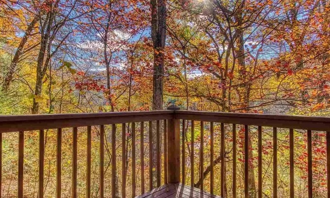 Wears Valley Cabin | A Cowpoke's Dream (3-Bedroom Cabin) by RedAwning