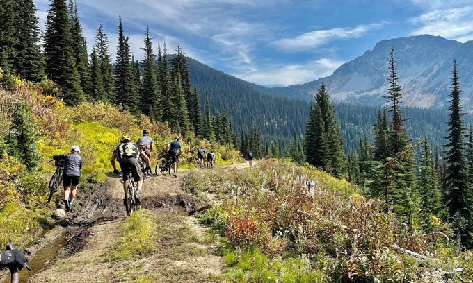 Slocan House | A cozy basecamp for your summer and winter adventures