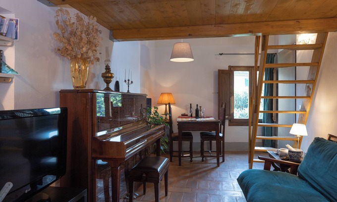 Oltrarno Apartment | A cozy place with fully equipped kitchen, piano and fast internet