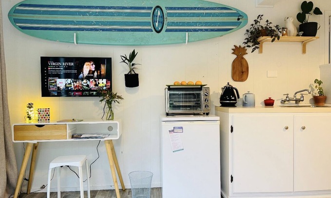Mount Maunganui Apartment | A Cute beach batch by Mount Maungani surf beach.