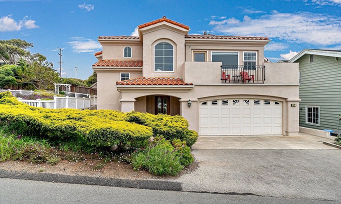 Marine Terrace House | A Dolphin Dreams by the Sea