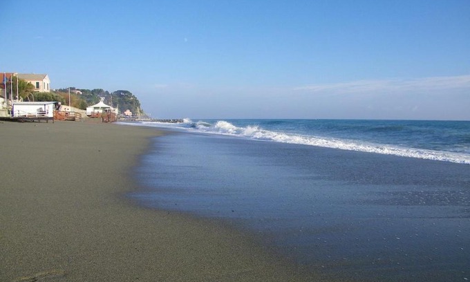 Albissola Marina Apartment | A due passi dal mare appartamento con giardino