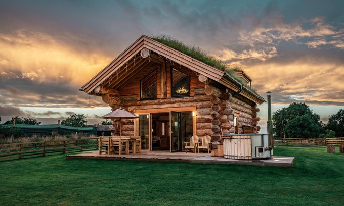 Melrose Cabin | A fairy tale log cabin hand crafted from huge Douglas Fir trees. This rustic luxury cabin has oodles