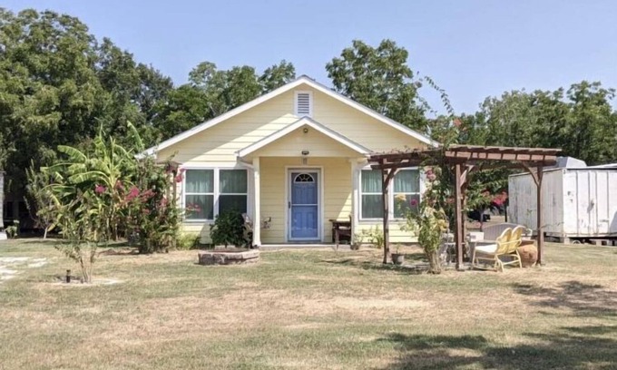 Bay City House | A family friendly retreat close to fishing and the beach!