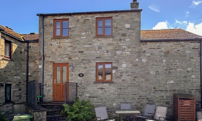 Reeth Cottage | A fantastic, 2 bed cottage, sleeping 4 people and 1 furry friend w/open fire, WiFi & central heating