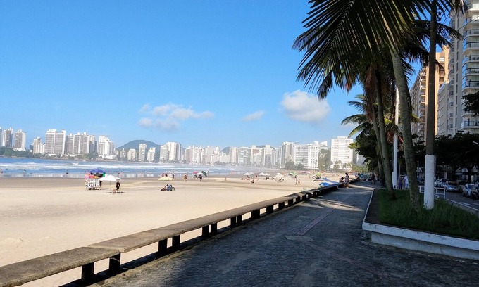 Pitangueiras Apartment | A few steps from the beautiful Praia das Pitangueiras