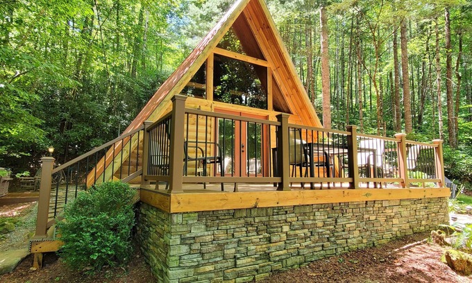Sylva Cabin | A-FRAME LOG CABIN IN THE WOODS! -WIFI, NEW HOT TUB, CREEK, VIEWS, FIRE PIT!