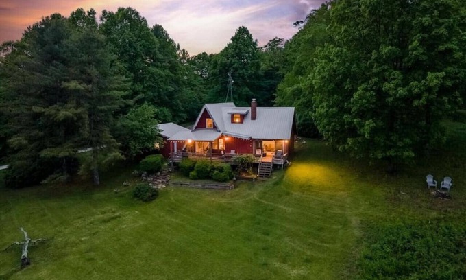 Piper Gap House | A-Framed View l Virginia Mountain House With View