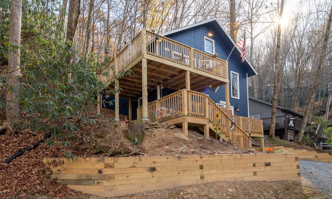 Banner Elk Cottage | A Fun Cabin Retreat Close to Grandfather Mountain