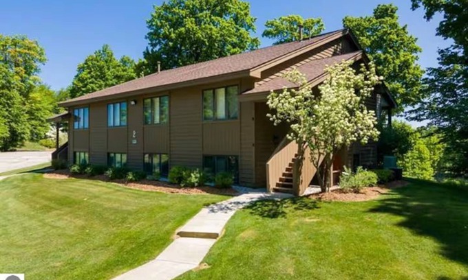Kewadin House | 🛶 A-Ga-Ming Escape | Best Torch Lake Views + Golf | Large Private Patio ➠ 755