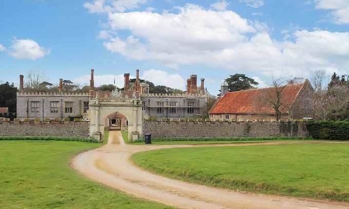 Hunstanton Cottage | A glorious barn conversion in an unrivalled setting.