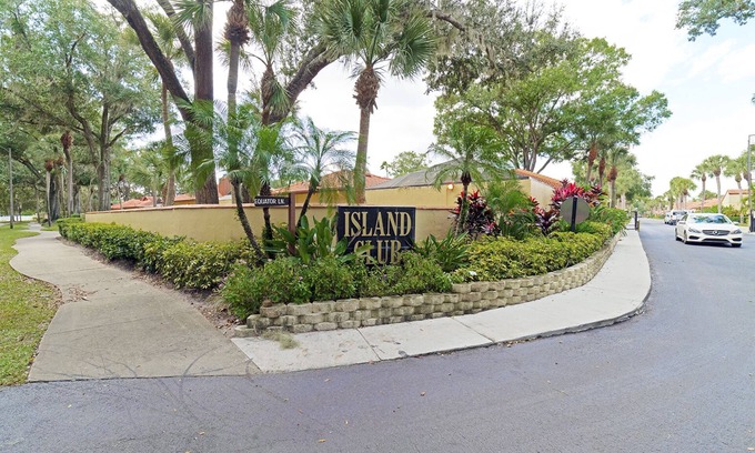 Rosemont Condo | A Hidden Oasis in the city!
