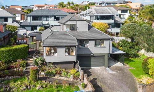 Bucklands Beach Villa | A Home Away from Home - Bucklands Beach Luxury 3-Bedroom Garden Villa