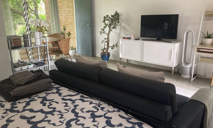 Annandale Apartment | A leafy Treehouse in the heart of Annandale
