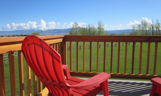 Hyalite Meadows Apartment | A little bit o' country, yet close to town, with spectacular mountain views!