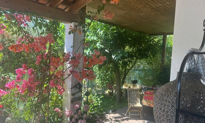 Garrigues Villa | A little paradise of scents and greenery in the hills above Nîmes.