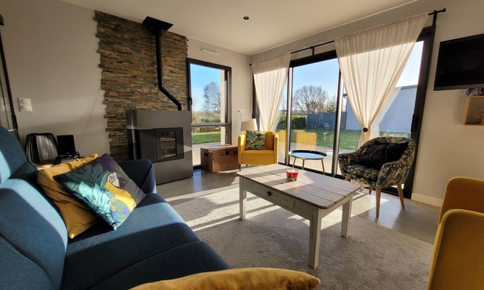 Cleder House | A Little Slice of Paradise – Amiets Beach Just 10 Minutes on Foot/3 Min by Bike