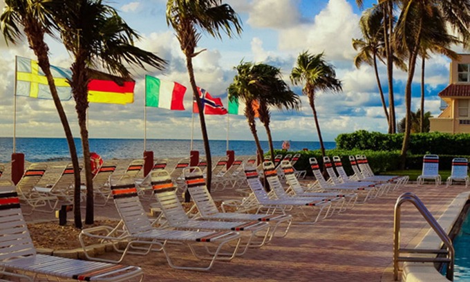 Lauderdale-by-the-Sea Condo | A little slice of paradise! (K) Stay at a lovely and well-maintained property!