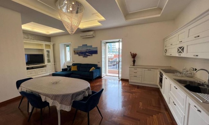 Arenella Apartment | A luxurious and elegant Mansion located in the heart of Vomero full of comfort