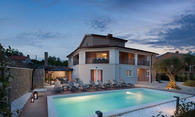 Presika Villa | A luxurious gem near the sea, private and peaceful