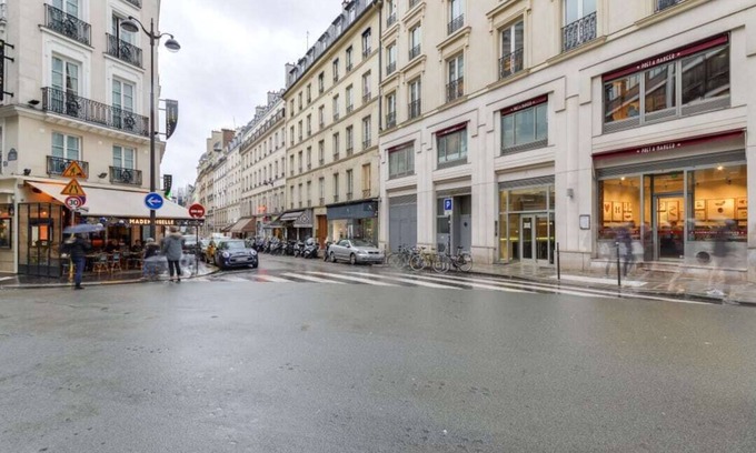 Saint-Germain-l'Auxerrois Apartment | A luxurious haven in the most affluent neighborhood-Madeleine-Vendome